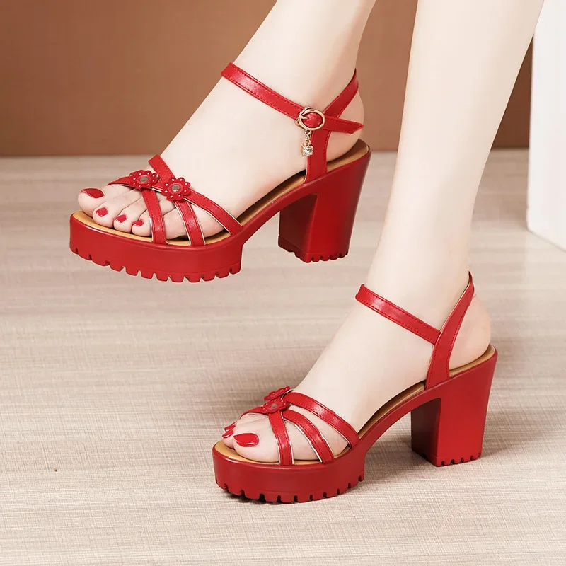 Casual Sandal Leather - รองเท้าส้นสูงแบบแพลตฟอร์มหนังนิ่มลายดอกไม้ ขนาดเล็ก 8 ซม. เบอร์ 32-43